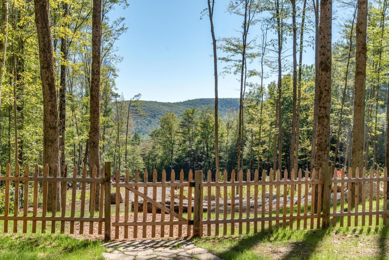 Trekker, Treehouses Cabins And Lodge Rooms Lake George Exterior photo