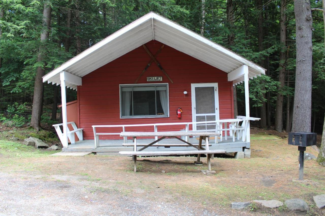 Trekker, Treehouses Cabins And Lodge Rooms Lake George Exterior photo