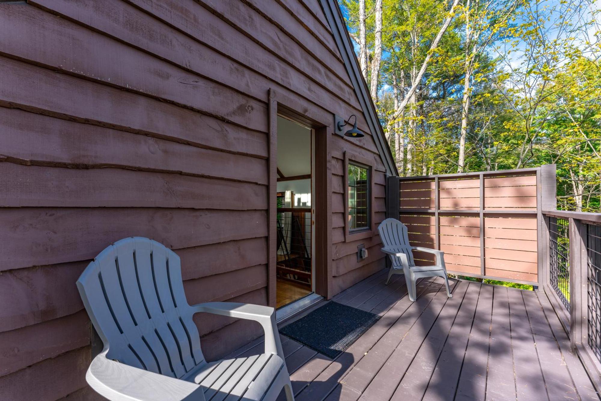 Trekker, Treehouses Cabins And Lodge Rooms Lake George Room photo